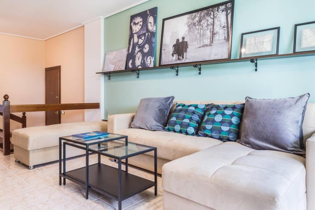 גליפדה Sunny Apartment With 2 Bedrooms And Garden מראה חיצוני תמונה