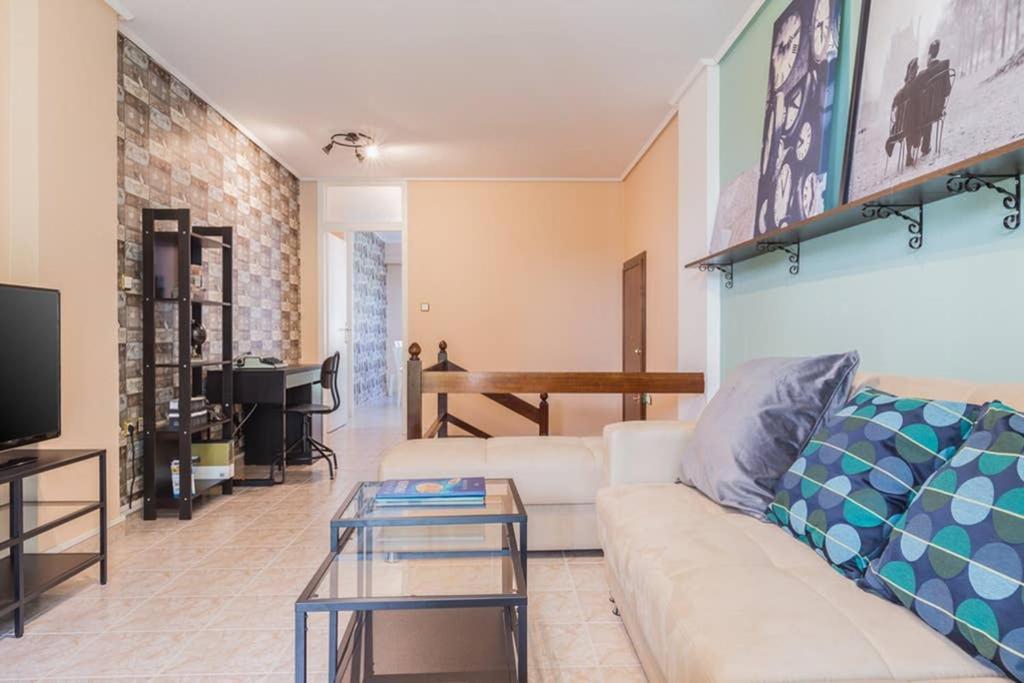 גליפדה Sunny Apartment With 2 Bedrooms And Garden מראה חיצוני תמונה