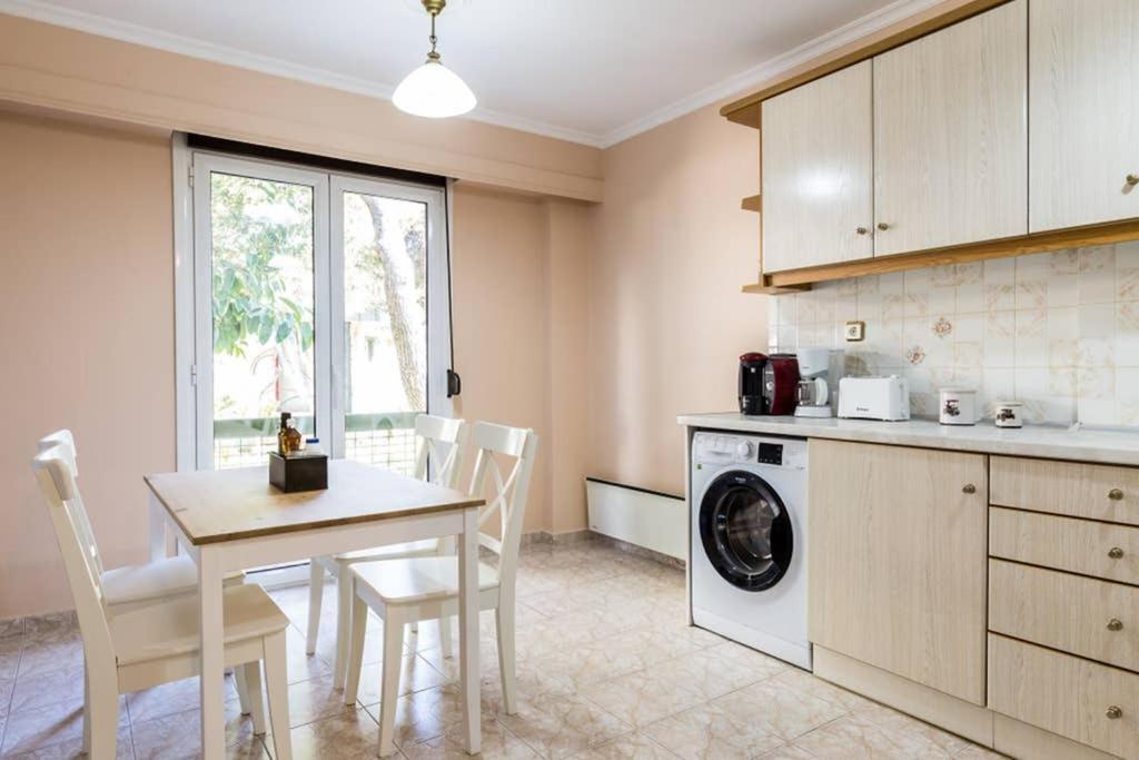 גליפדה Sunny Apartment With 2 Bedrooms And Garden מראה חיצוני תמונה